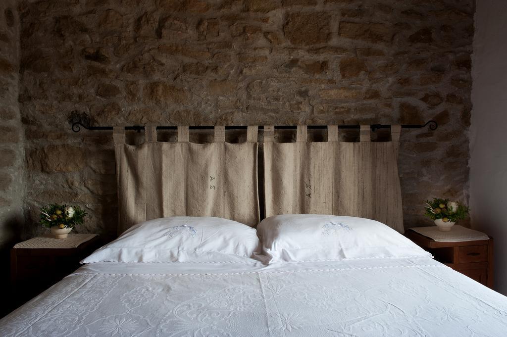 Domu Antiga Bed & Breakfast Gergei Екстериор снимка