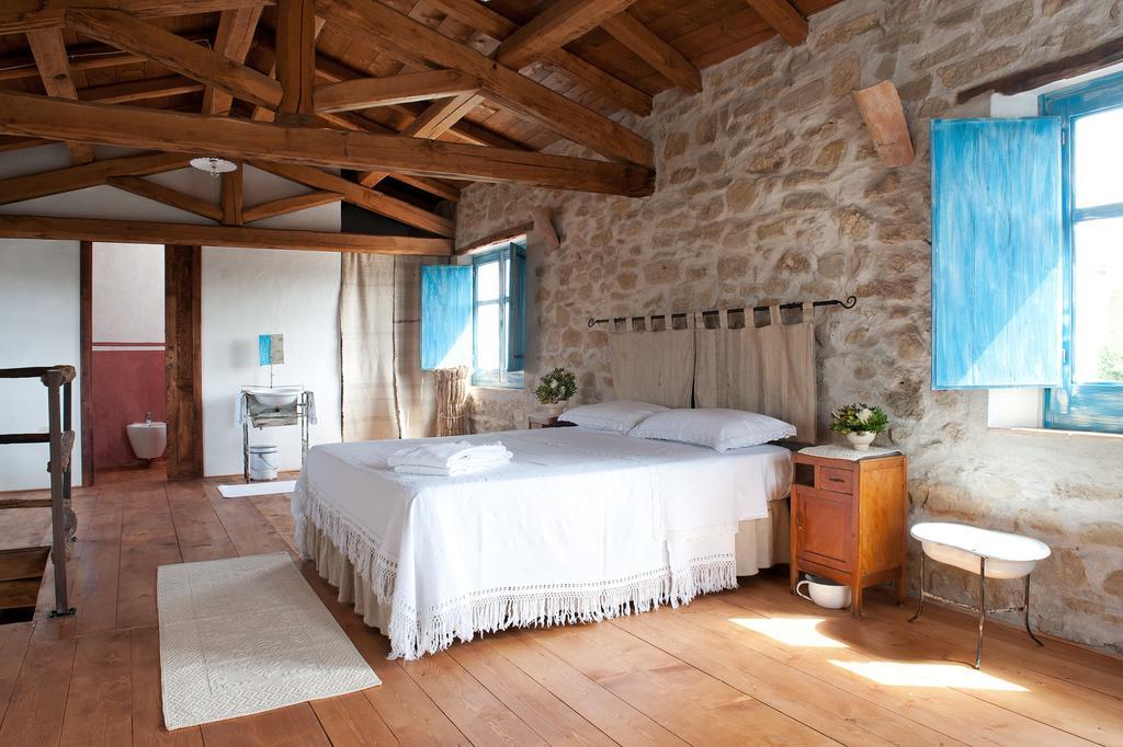 Domu Antiga Bed & Breakfast Gergei Екстериор снимка