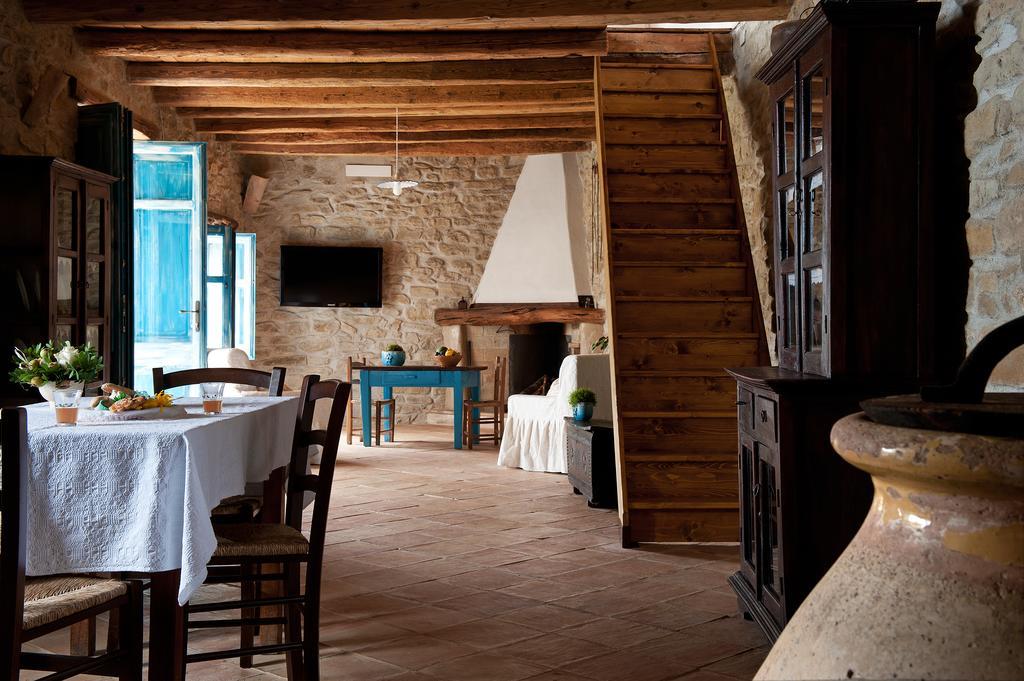 Domu Antiga Bed & Breakfast Gergei Екстериор снимка