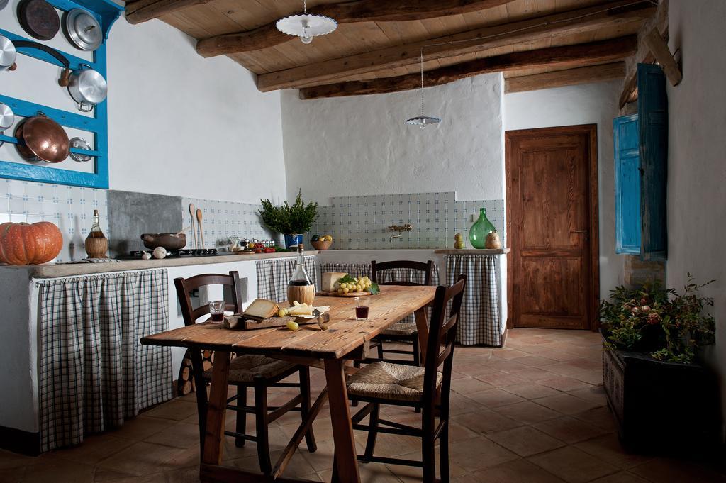 Domu Antiga Bed & Breakfast Gergei Екстериор снимка